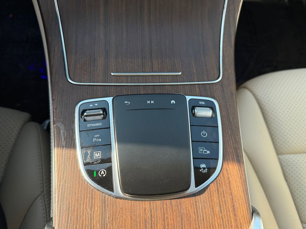 Used 2021 Mercedes-Benz GLC 300 4MATIC w/ Premium Package image 17