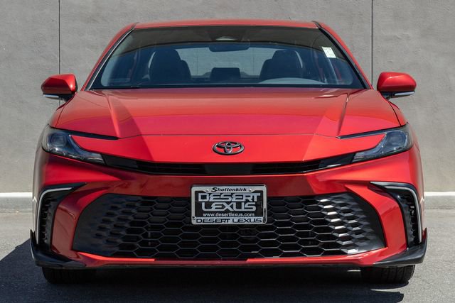 Used 2025 Toyota Camry SE w/ Convenience Package image 2