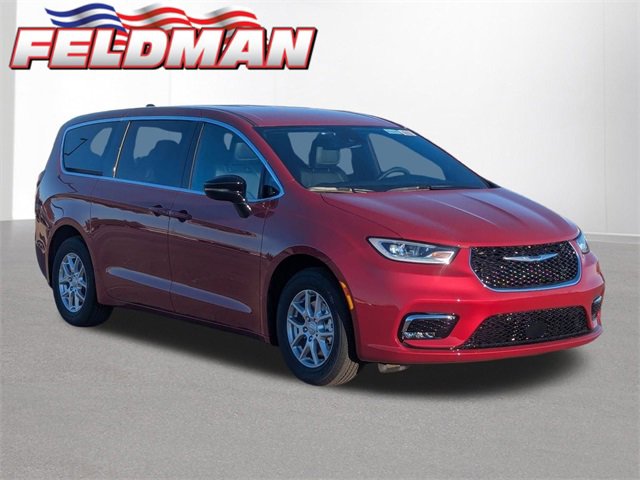 New 2026 Chrysler Pacifica Select image 1