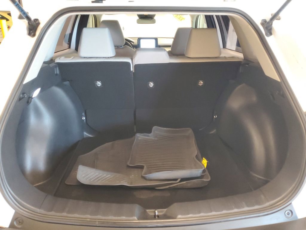 Used 2023 Toyota Corolla Cross L image 8