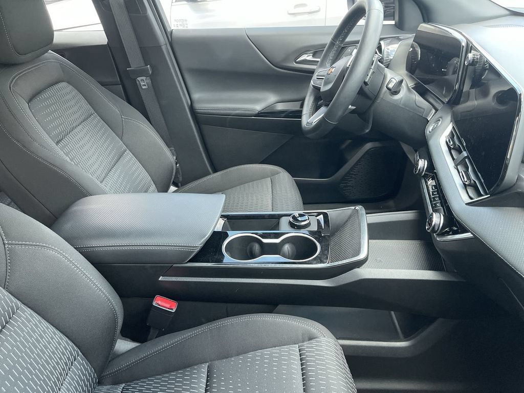 Used 2026 Chevrolet Equinox LT FWD image 10