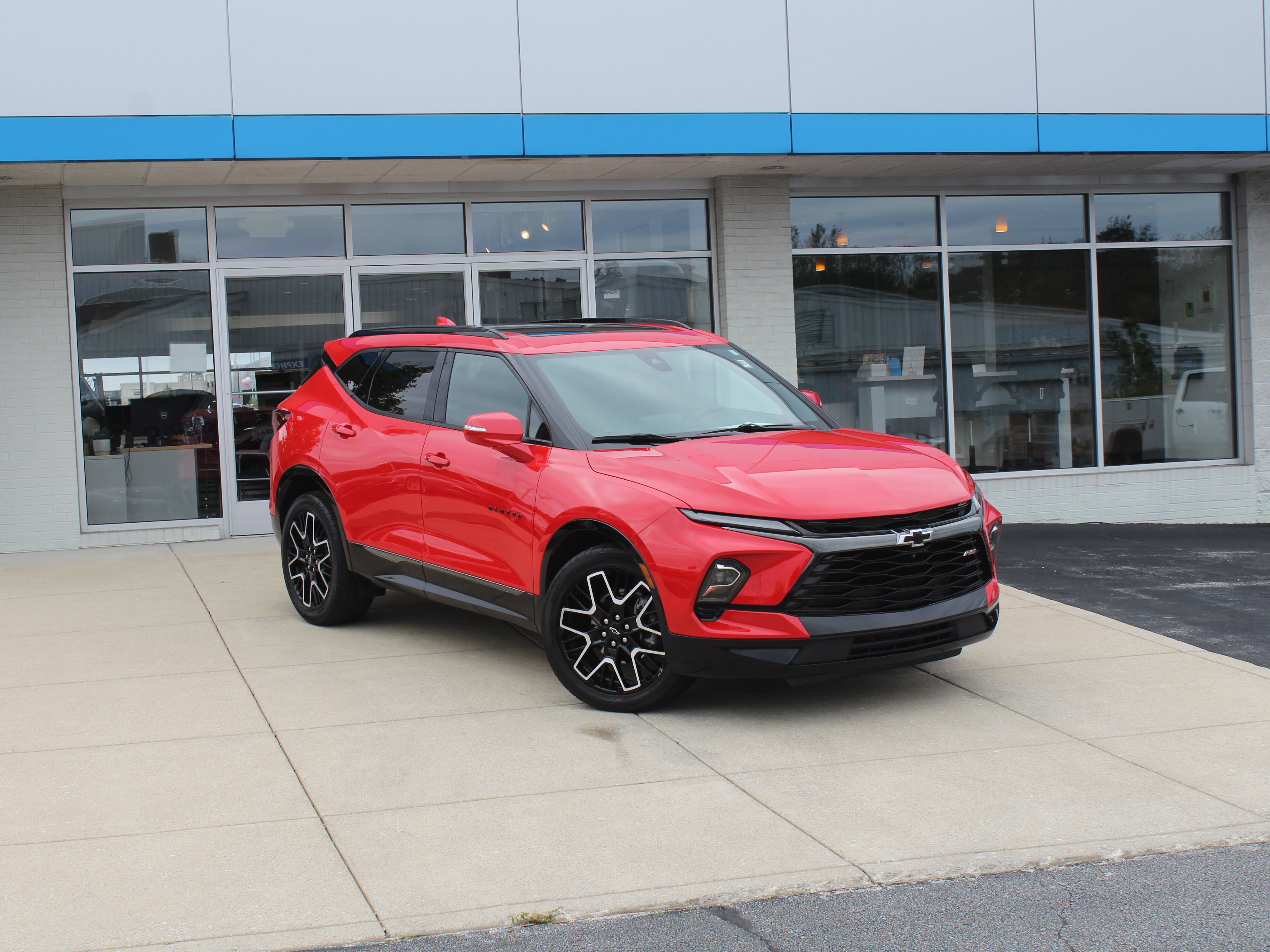 Used 2023 Chevrolet Blazer RS w/ Driver Confidence II Package AWD/4WD image 4