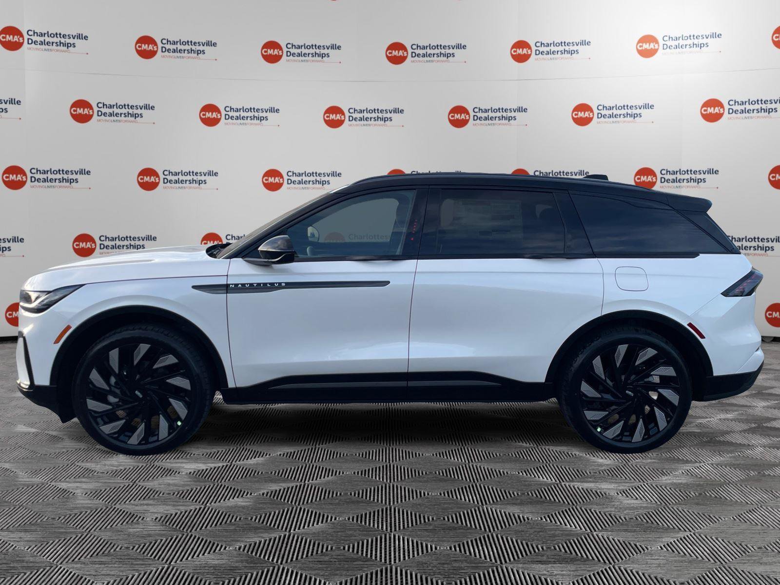 New 2026 Lincoln Nautilus Reserve w/ Jet Appearance Package AWD/4WD image 2