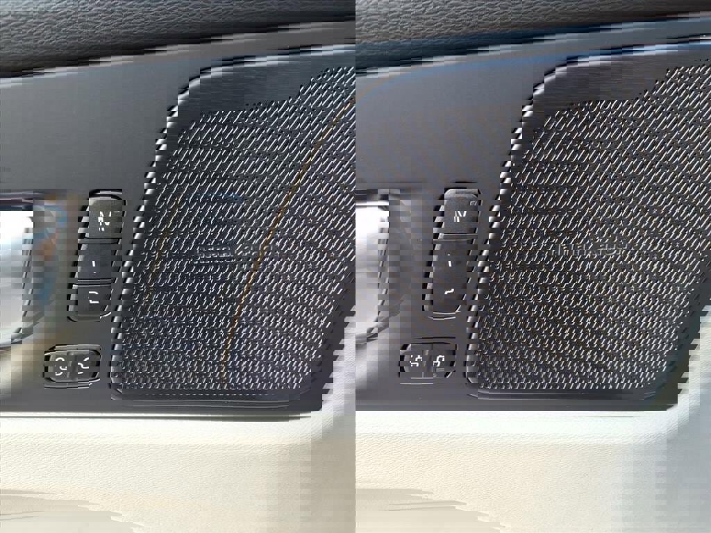 New 2026 Volvo XC60 B5 Ultra w/ Protection Package Premier image 14