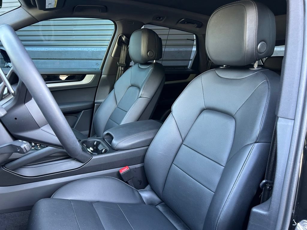 Certified 2025 Porsche Cayenne AWD/4WD image 5
