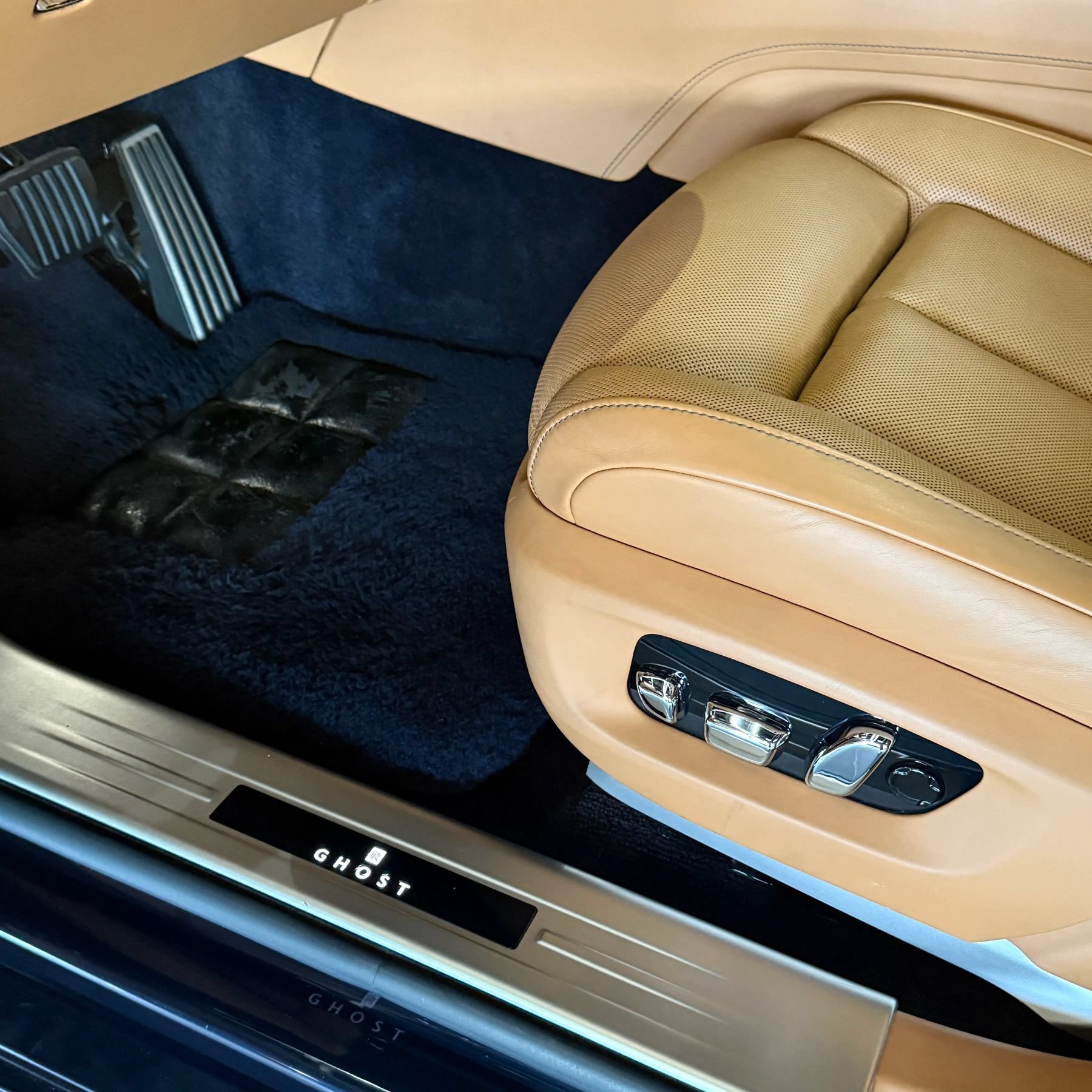Used 2021 Rolls-Royce Ghost AWD/4WD image 14