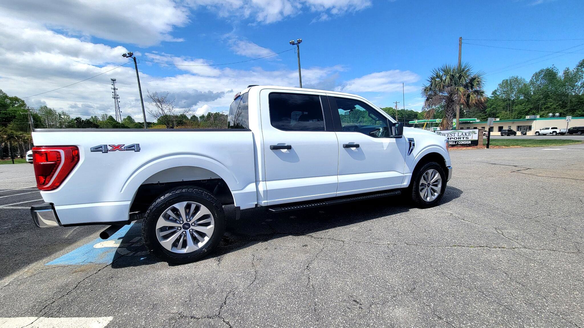 Used 2022 Ford F150 XLT w/ Trailer Tow Package image 15