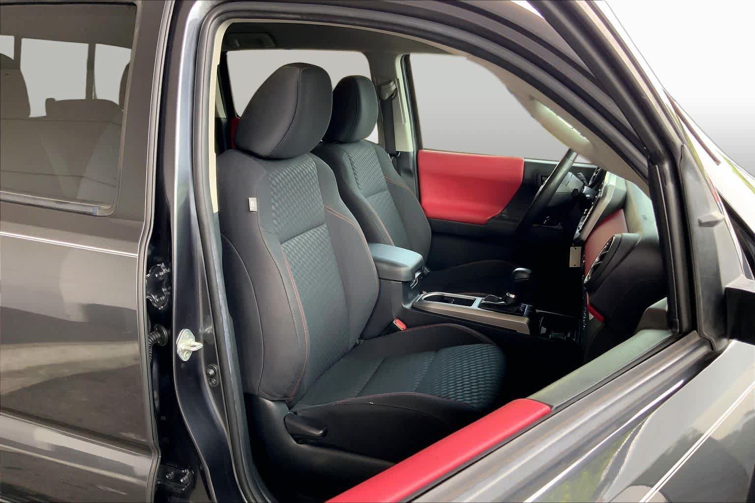 Used 2022 Toyota Tacoma SR5 w/ Technology Package RWD image 9