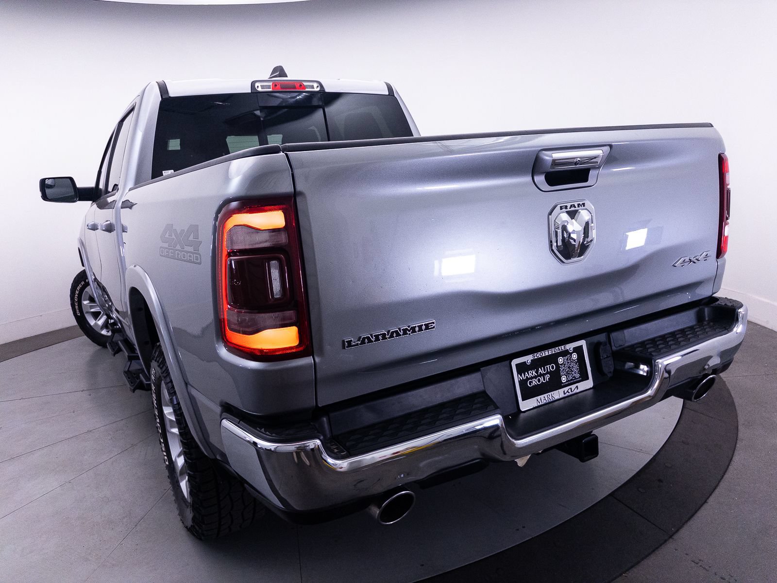 Used 2021 RAM 1500 Laramie w/ Off Road Group AWD/4WD image 9