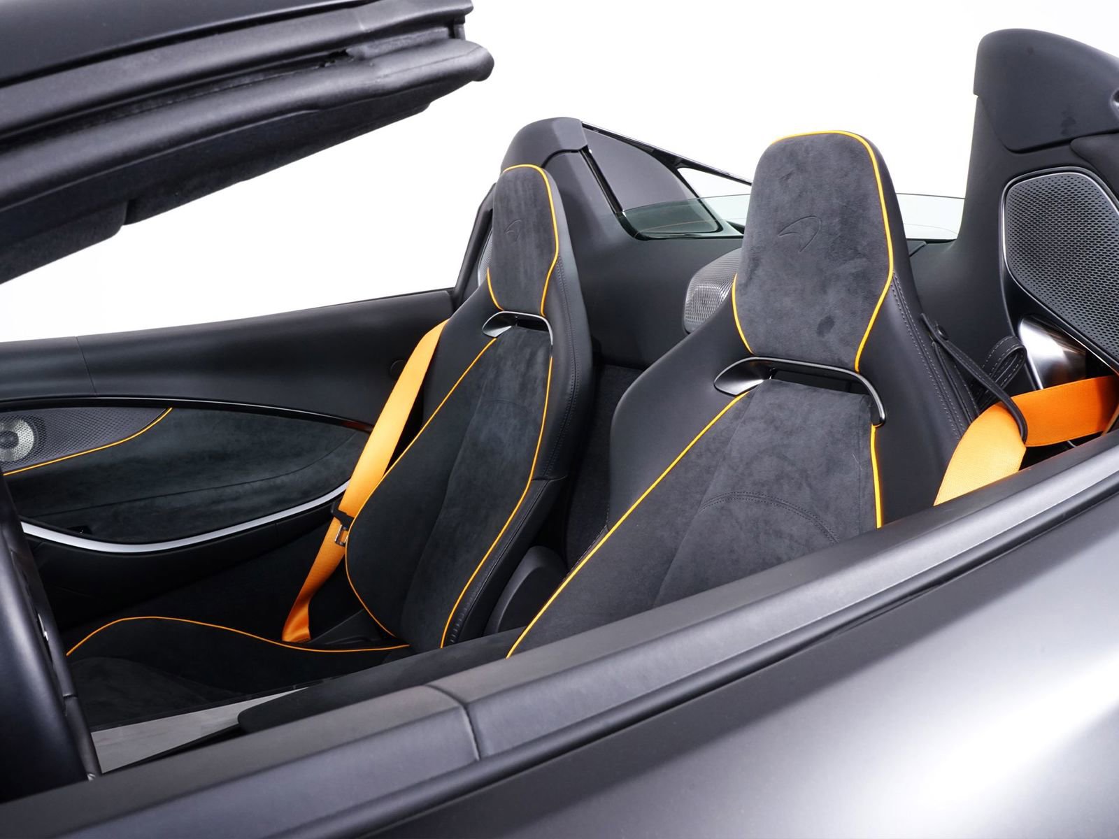 Used 2025 McLaren Artura Spider image 25