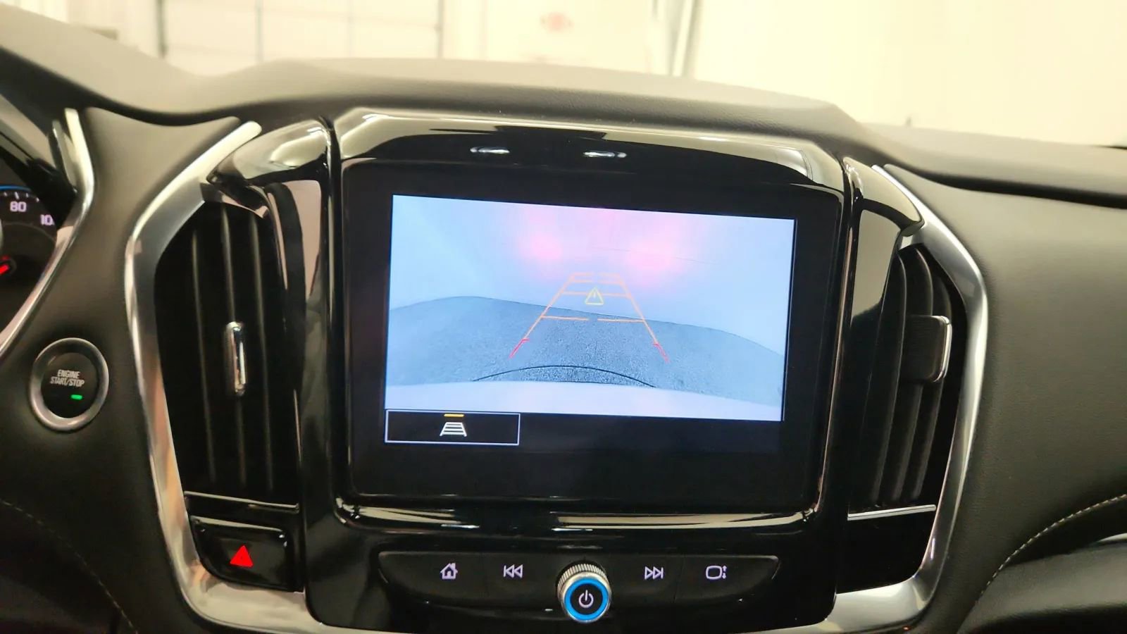 Used 2023 Chevrolet Traverse LT image 37