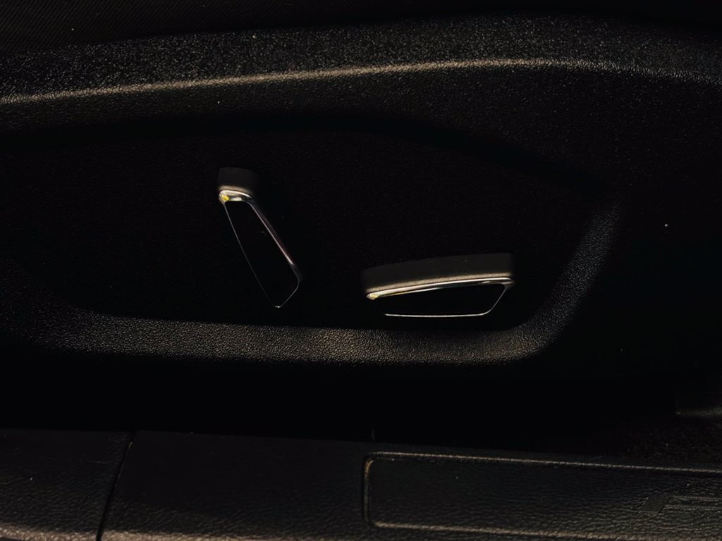 Used 2018 Ford Fusion SE w/ Fusion SE Technology Package FWD image 35