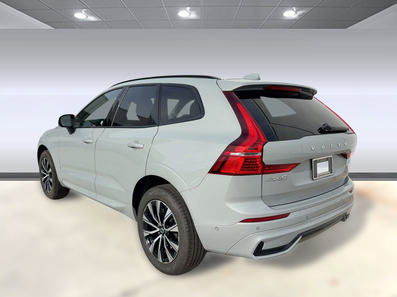 Certified 2025 Volvo XC60 B5 Plus image 3