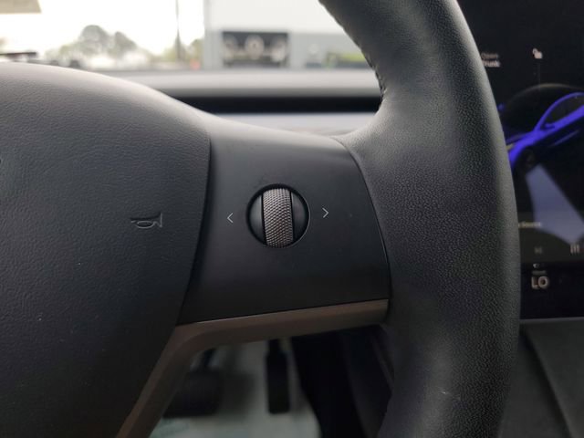 Used 2021 Tesla Model 3 Standard Range Plus image 29