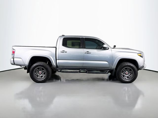 Used 2022 Toyota Tacoma TRD Sport w/ TRD Premium Sport Package AWD/4WD image 9