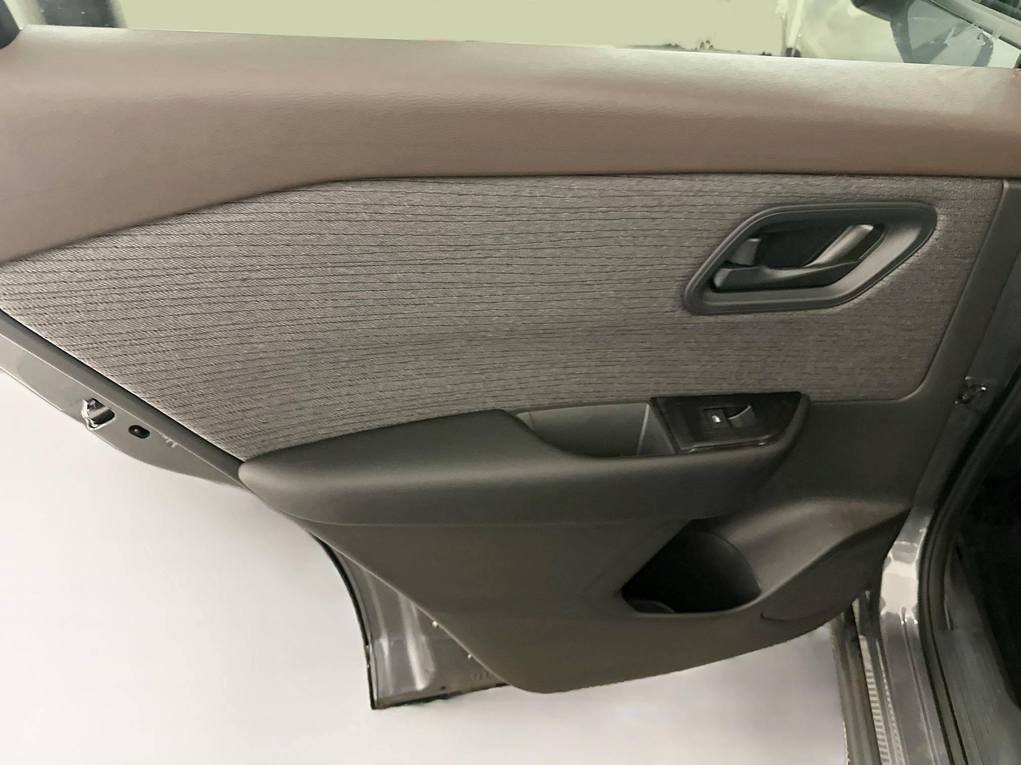 Used 2023 Nissan Rogue S AWD/4WD image 26