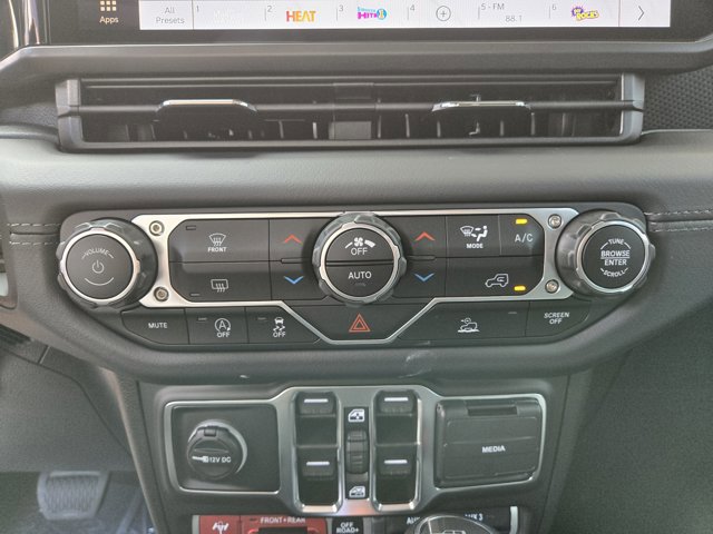 New 2025 Jeep Gladiator Rubicon image 18