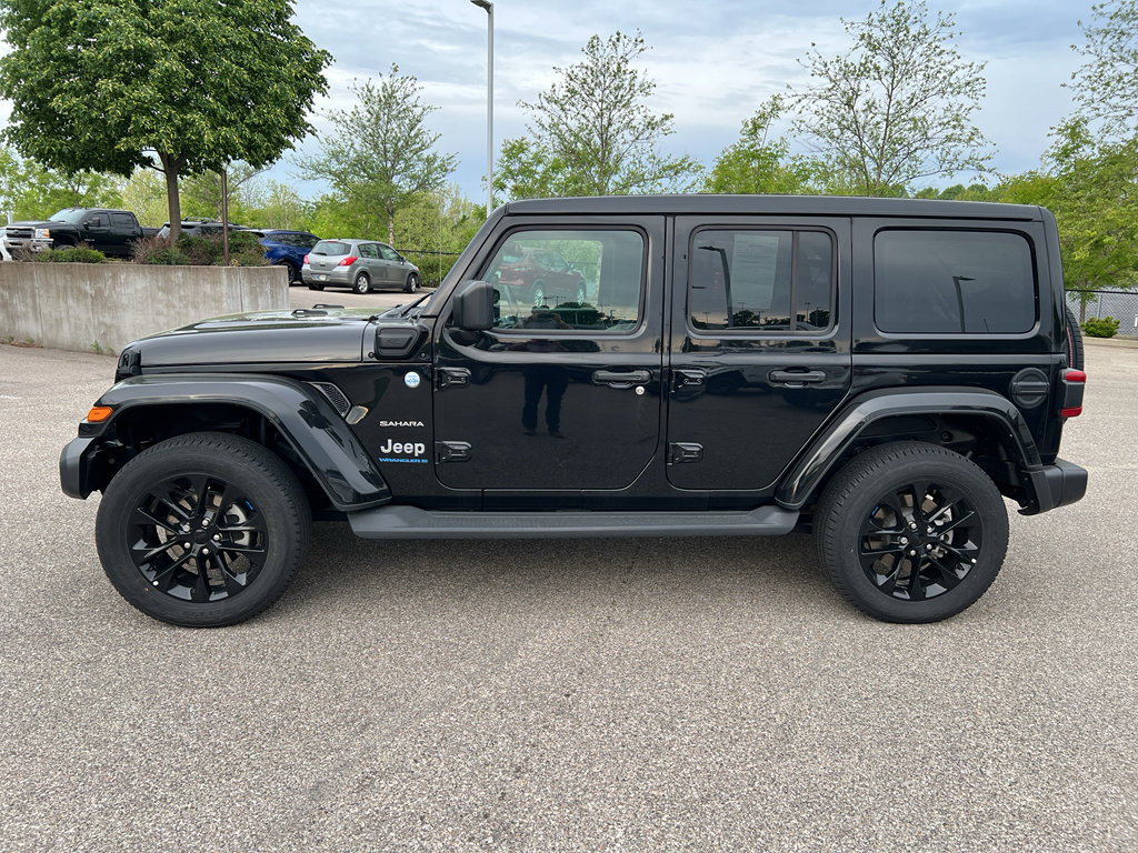 Used 2023 Jeep Wrangler Sahara w/ Cold Weather Group AWD/4WD image 4