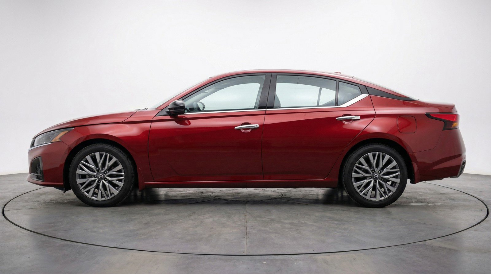 Used 2025 Nissan Altima 2.5 SV image 5