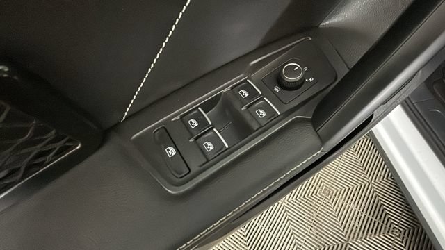 Used 2022 Volkswagen Tiguan SE AWD/4WD image 10