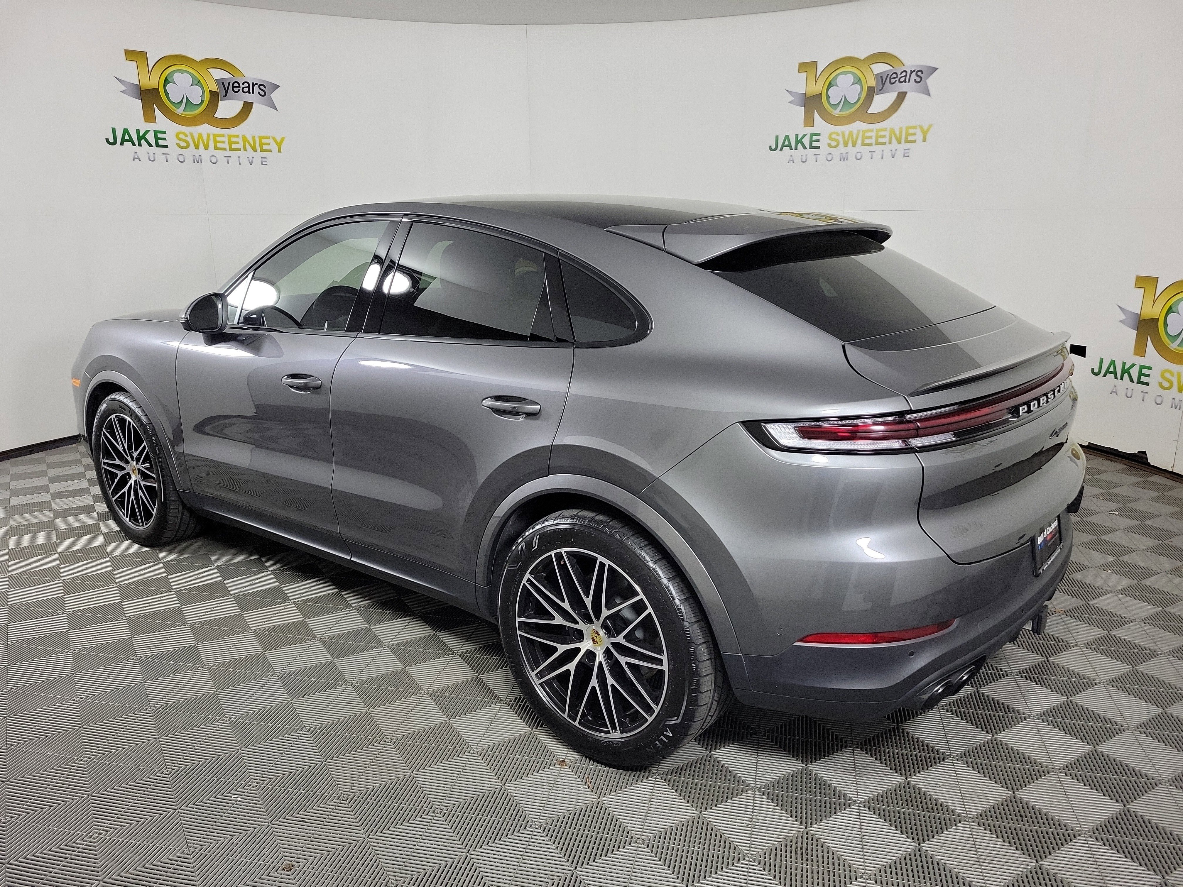 Used 2024 Porsche Cayenne Coupe AWD/4WD image 5