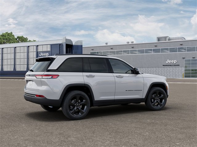 New 2025 Jeep Grand Cherokee Altitude image 2