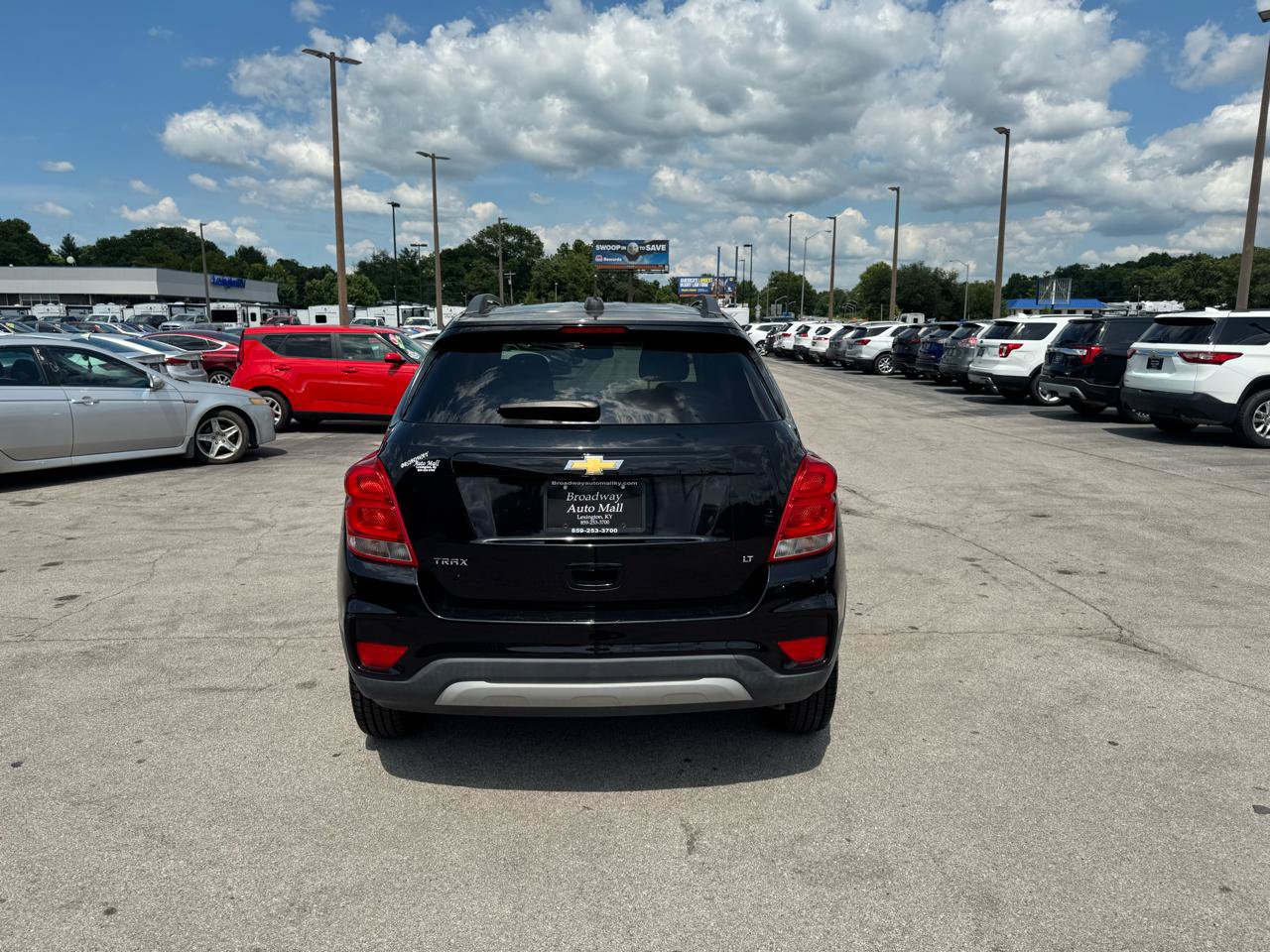 Used 2017 Chevrolet Trax LT FWD image 4