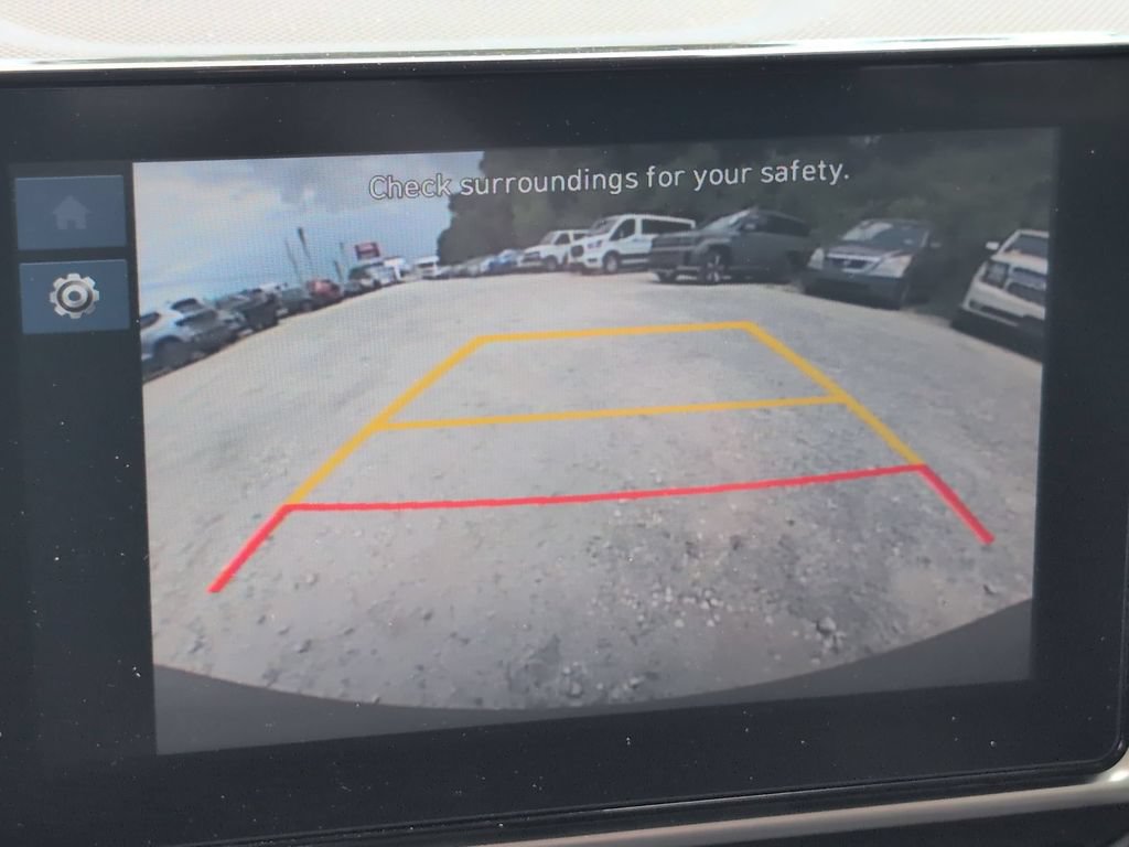 Used 2025 Hyundai Venue SEL FWD image 17