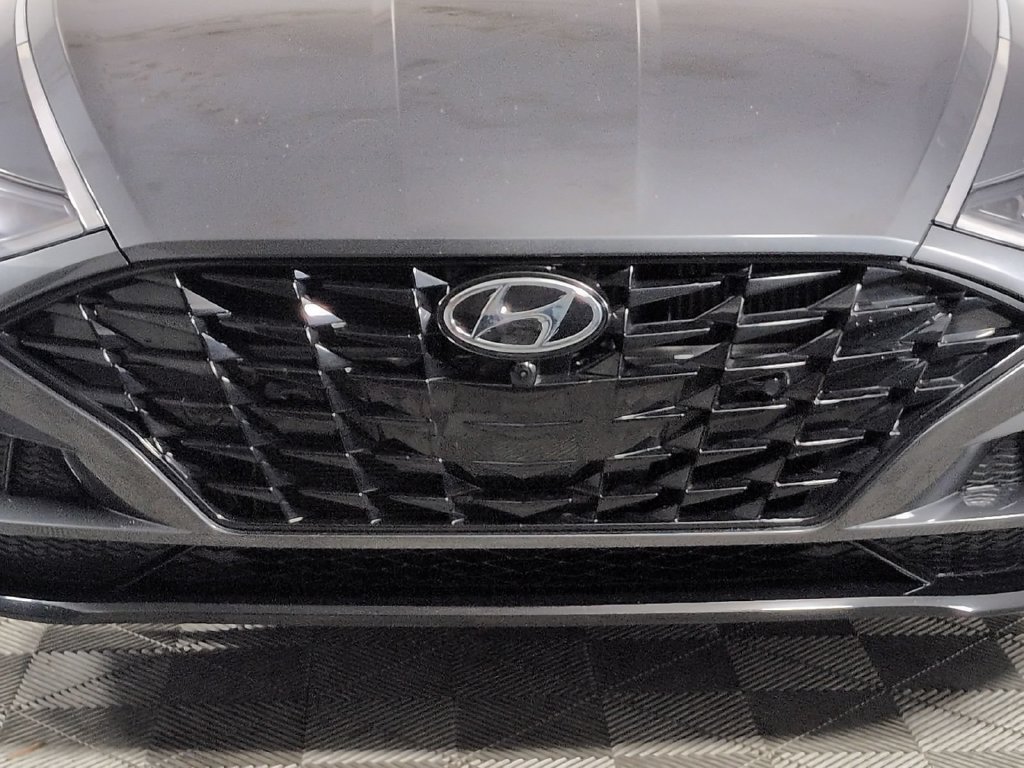 Used 2023 Hyundai Sonata Limited w/ Preferred Accessory Package FWD image 4