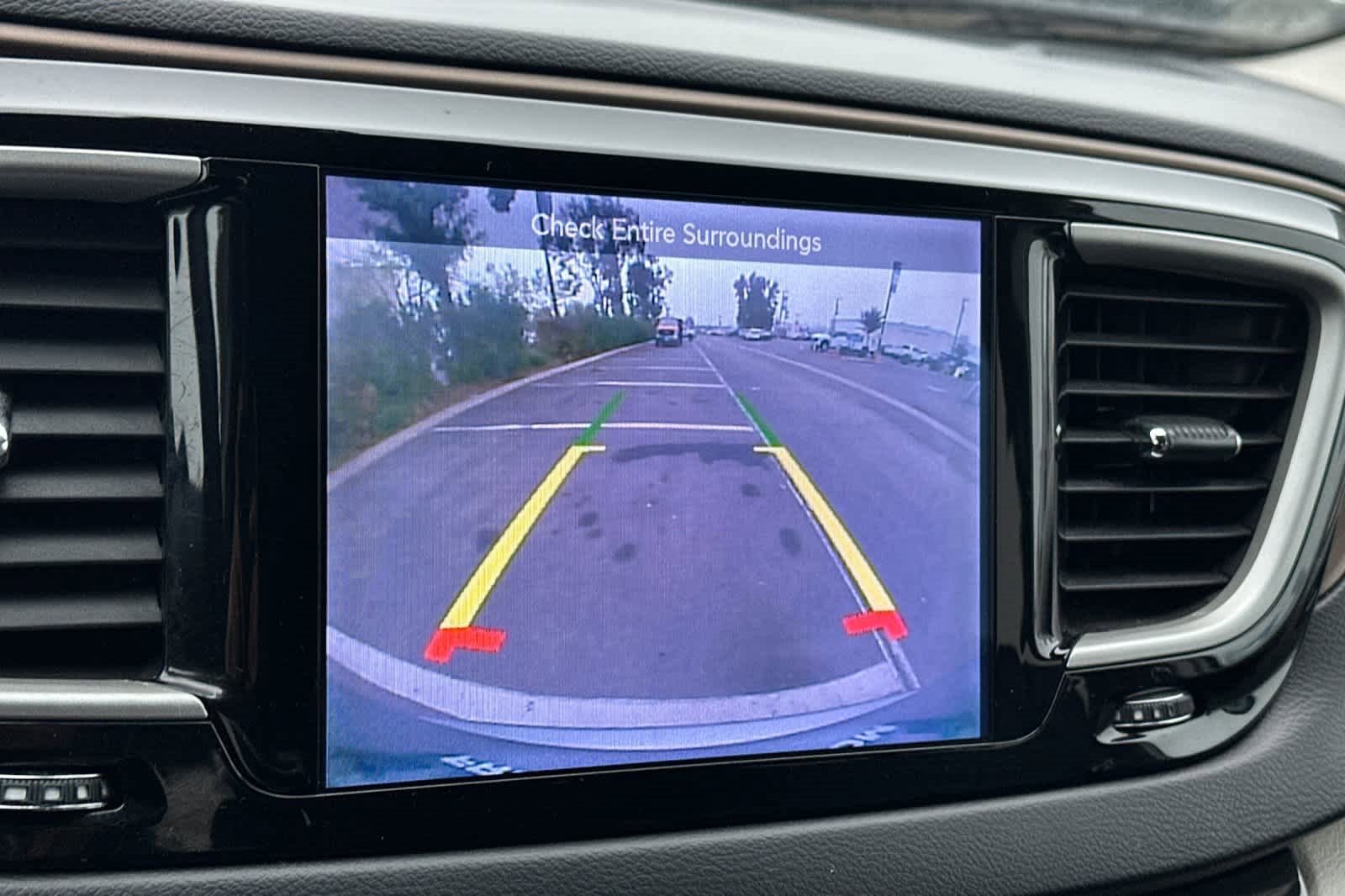 Used 2017 Chrysler Pacifica Touring-L image 20