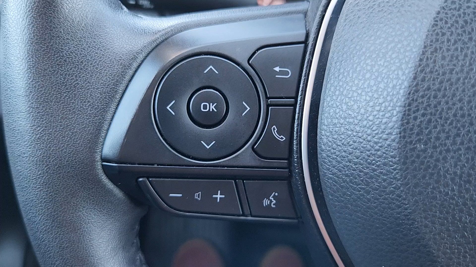 Used 2025 Toyota RAV4 XLE w/ Convenience Package AWD/4WD image 12