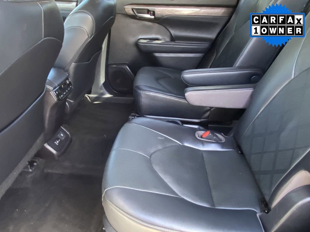Used 2023 Toyota Highlander Platinum image 21