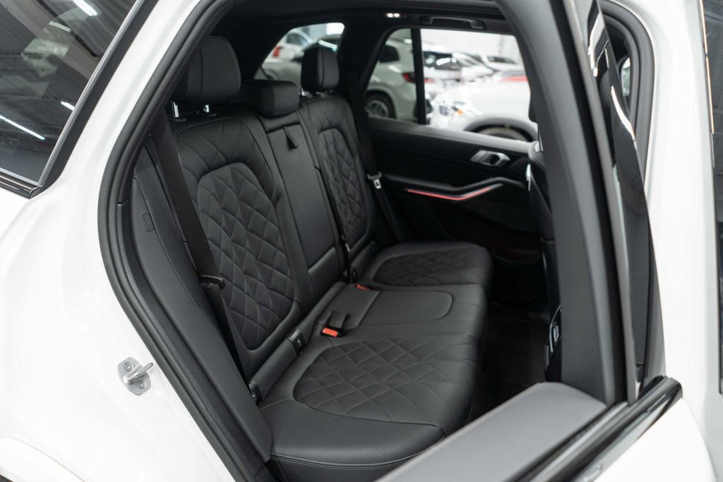 Used 2025 BMW X5 xDrive40i w/ M Sport Package w/ M Sport Package AWD/4WD image 12