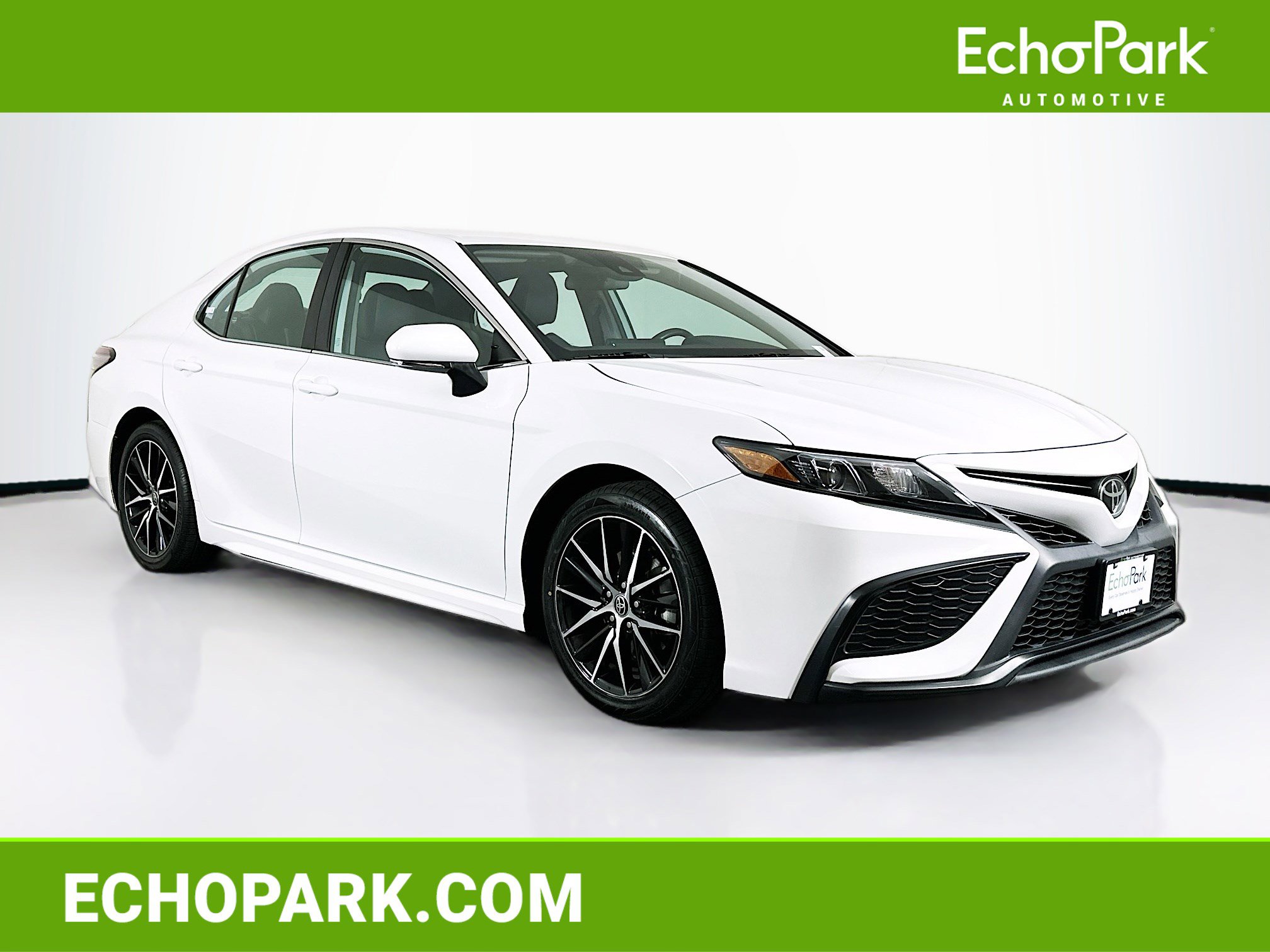 Used 2023 Toyota Camry SE image 1