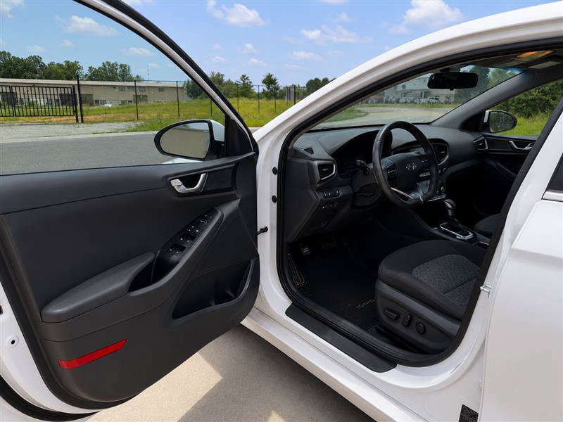 Used 2018 Hyundai Ioniq SEL FWD image 12