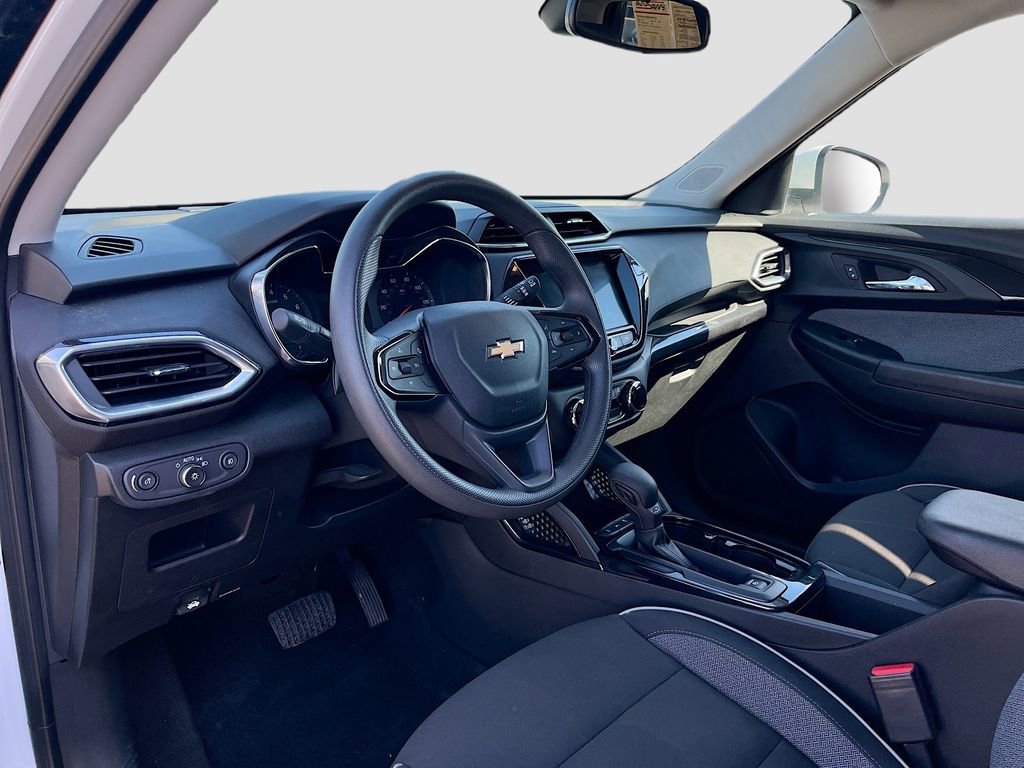 Used 2023 Chevrolet TrailBlazer LT w/ Convenience Package image 9