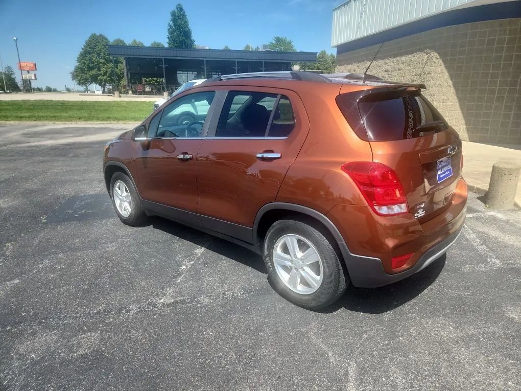 Used 2019 Chevrolet Trax LT w/ LT Convenience Package FWD image 3