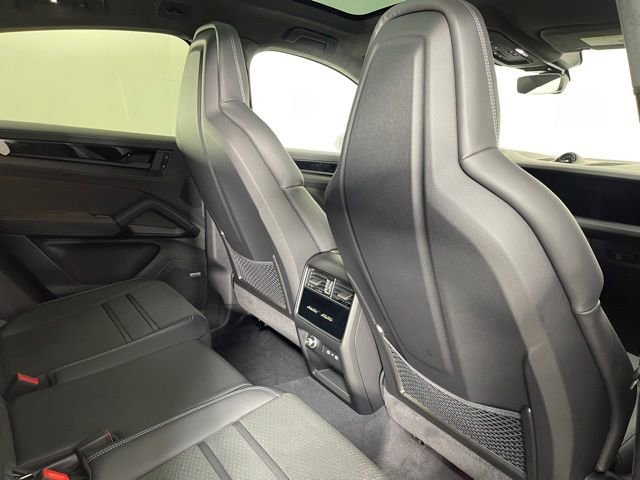 New 2026 Porsche Cayenne GTS image 19