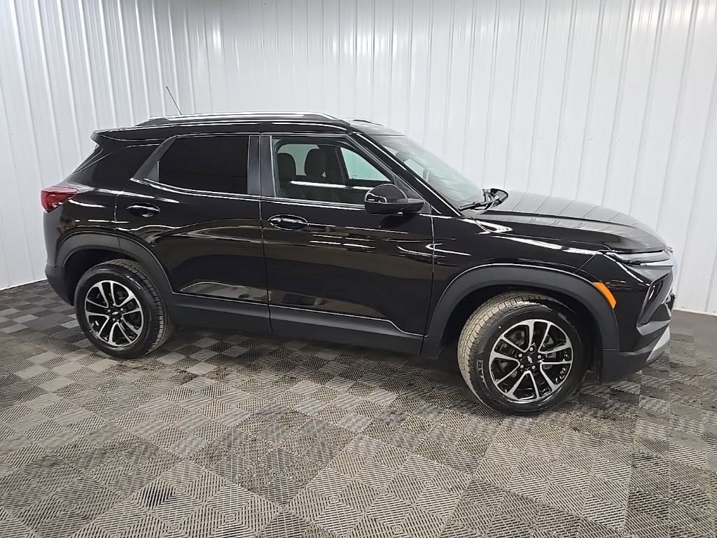 Used 2024 Chevrolet TrailBlazer LT w/ LT Cold Weather Package AWD/4WD image 1