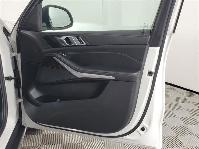Used 2025 BMW X5 xDrive40i w/ Parking Assistance Package AWD/4WD image 27