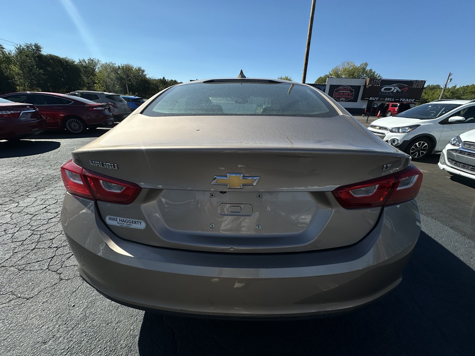 Used 2018 Chevrolet Malibu LT w/ Leather Package FWD image 5