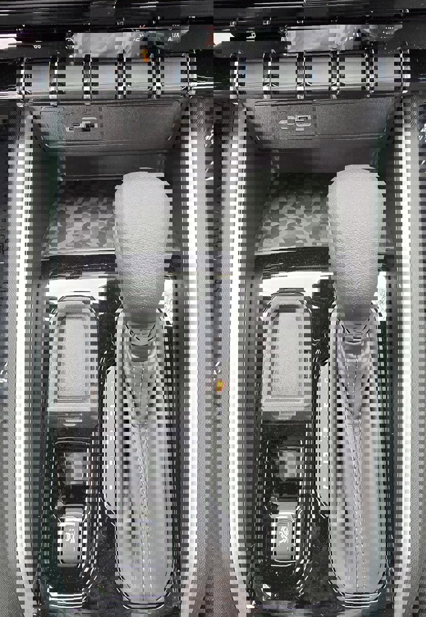 Used 2024 Chevrolet Colorado W/T w/ Technology Package image 30