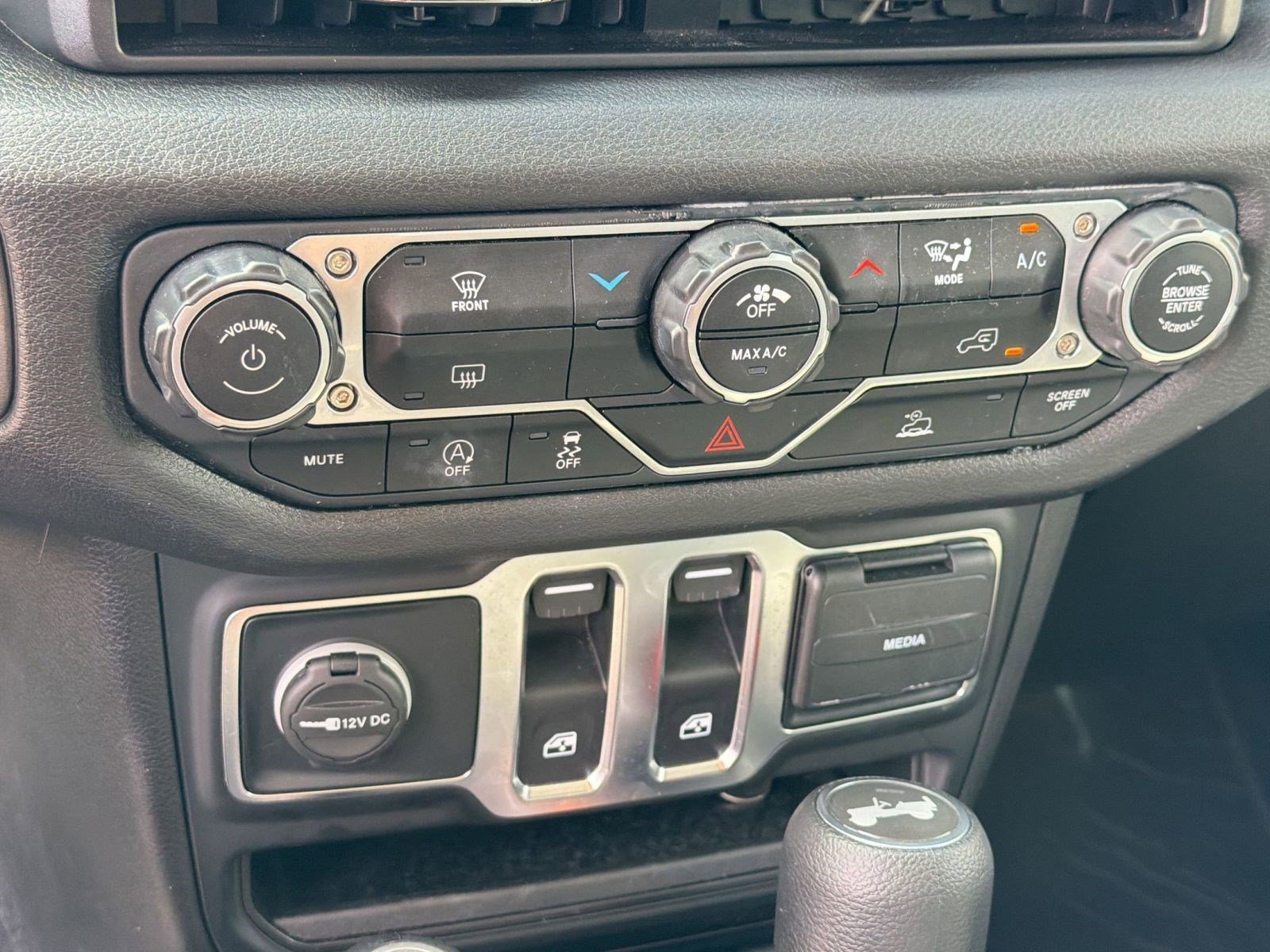 Used 2025 Jeep Wrangler Sport AWD/4WD image 16