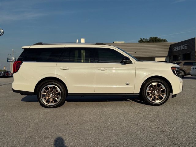 Used 2026 Ford Expedition King Ranch AWD/4WD image 2