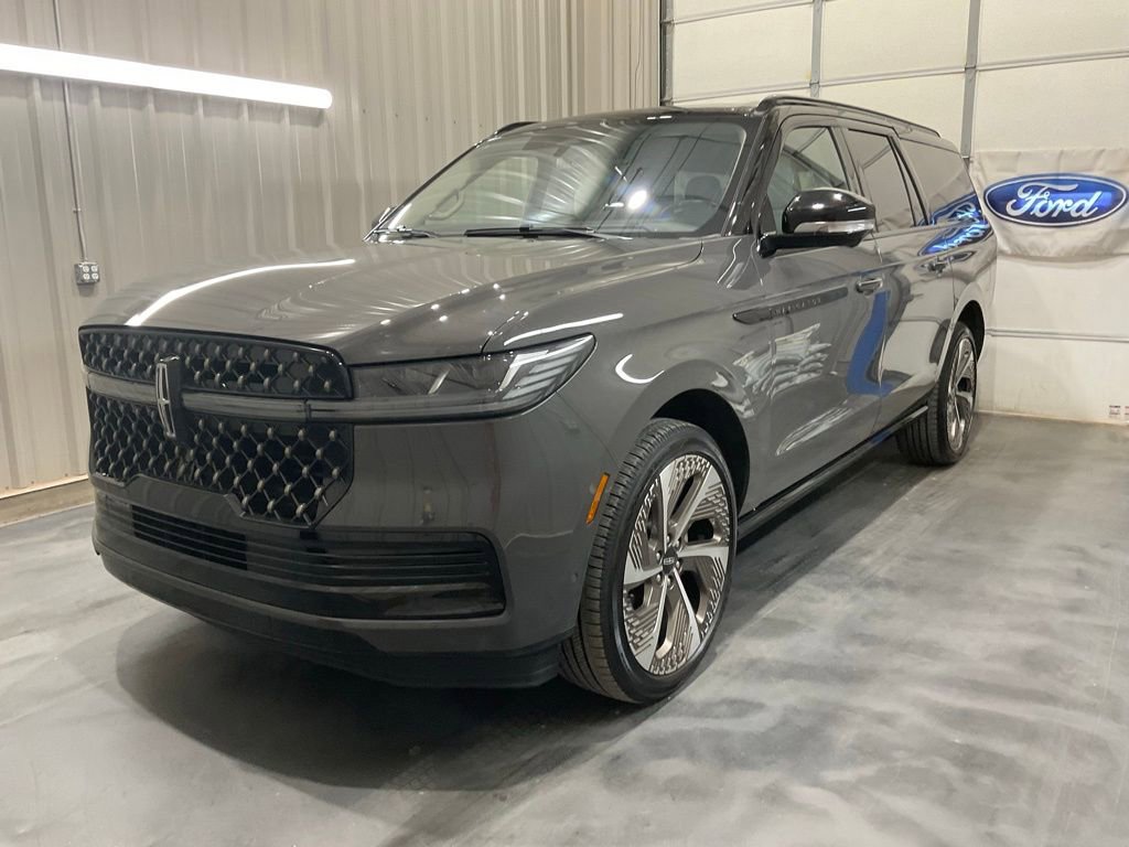 Used 2025 Lincoln Navigator L Black Label w/ Black Label Special Edition image 3