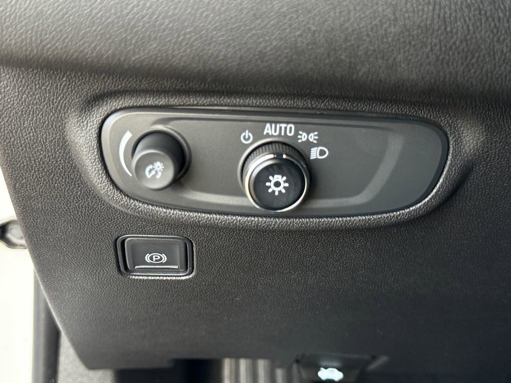 Used 2022 GMC Terrain SLE w/ Driver Convenience Package image 21