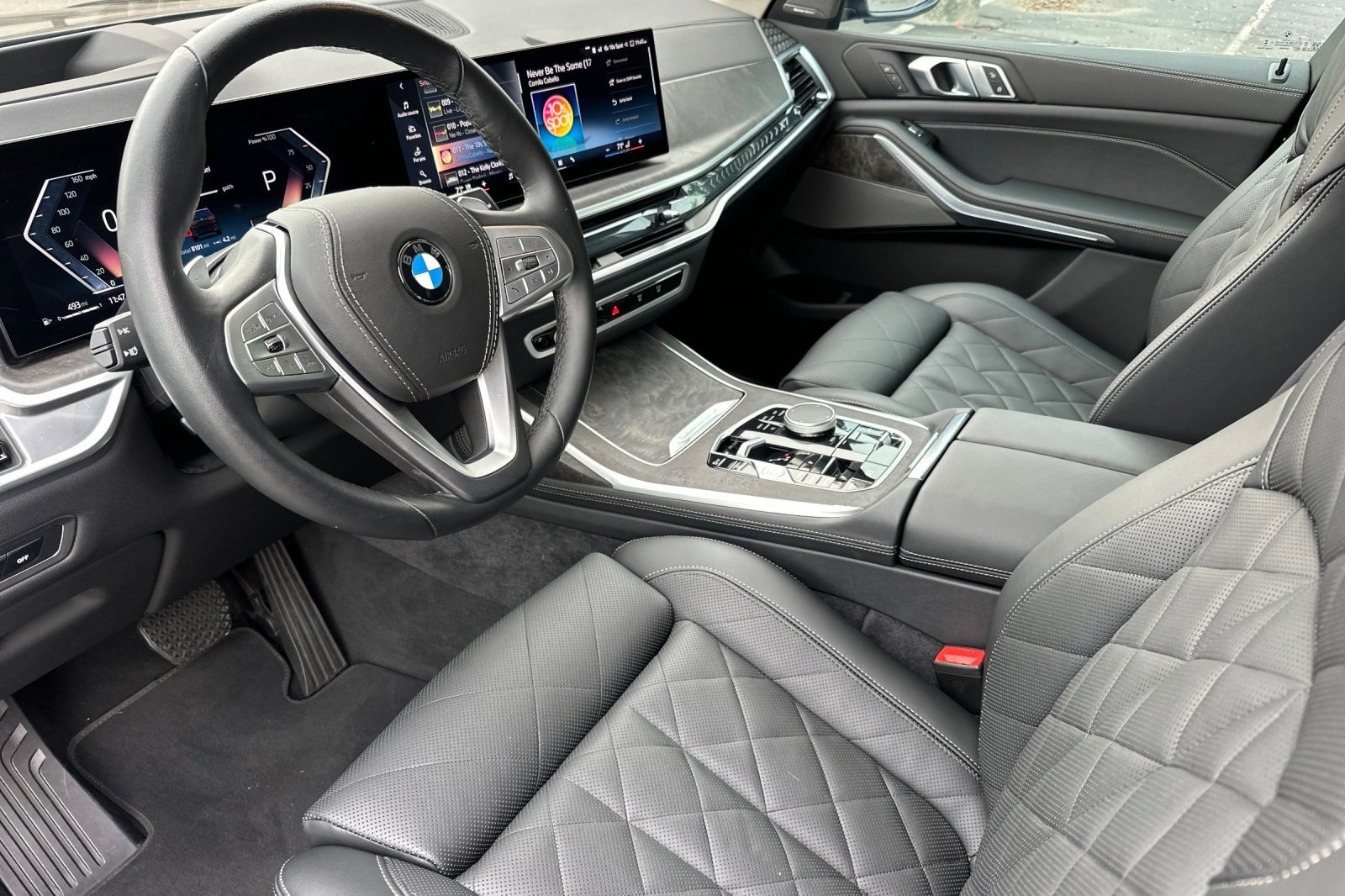 Used 2025 BMW X7 xDrive40i w/ Premium Package image 11