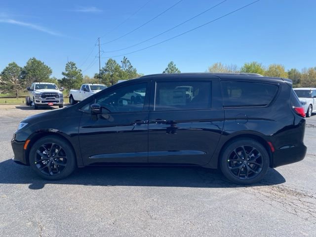 New 2026 Chrysler Pacifica Select image 4