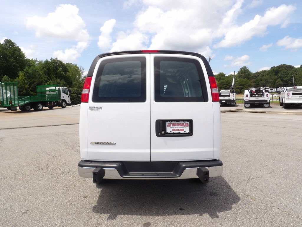 Used 2025 Chevrolet Express 2500 w/ Driver Convenience Package RWD image 6
