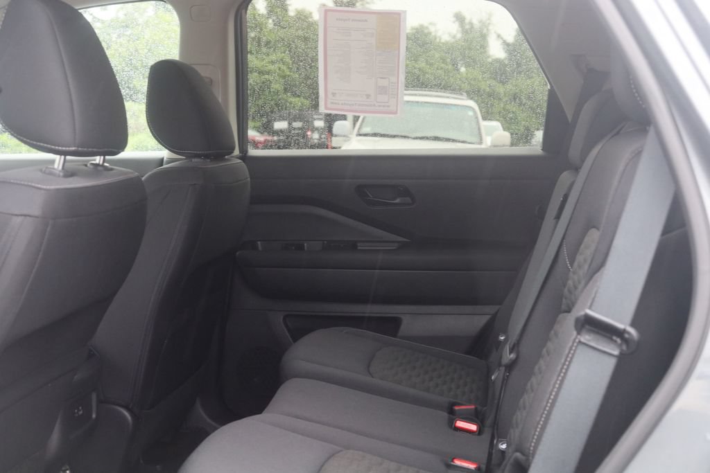 Used 2024 Nissan Pathfinder SV w/ Black Appearance Package AWD/4WD image 22
